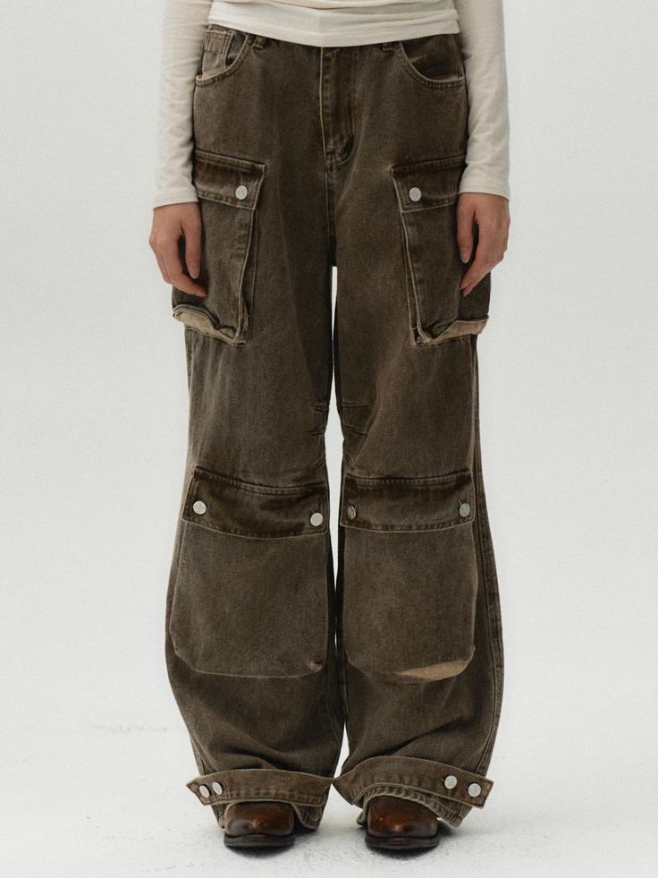 Composition : COTTON 100%Country of Origin : Republic of Korea Urban Brown Cargo Pants With Pockets, Brown Fall Bottoms For Streetwear, Urban Style Brown Wide Leg Pants, Baggy Brown Cargo Pants With Cargo Pockets, Urban Brown Wide Leg Cargo Pants, Brown Baggy Cargo Pants For Fall, Brown Trousers With Multiple Pockets, Brown Straight Leg Pants With Pockets, Brown Pants With Multiple Pockets