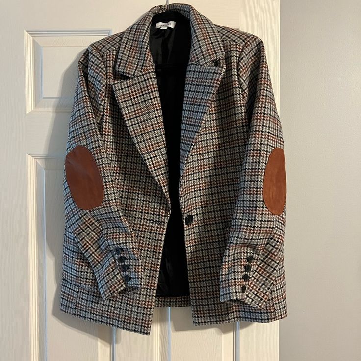 Brown, Black Gray Houndstooth Plaid Wool Blazer. Heavy And Well Made. Brown Patch Details. Nwot Slits Still Sewn Shut. Shell: 77.2% Polyester 22.8% Wool Fall Business Casual Houndstooth Outerwear, Fall Workwear Tweed Blazer, Fall Tweed Blazer For Workwear, Brown Houndstooth Winter Outerwear, Brown Houndstooth Outerwear For Winter, Chic Houndstooth Blazer For Fall, Chic Fall Houndstooth Blazer, Brown Houndstooth Tweed Jacket For Office, Houndstooth Pattern Fall Workwear Outerwear