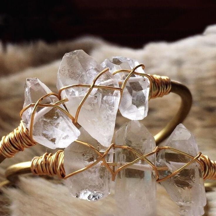 Crystal Point Clear Quartz 18K Gold Wrapped Cuff Bangle Bracelet Pearl Ideas, Raw Stone Bracelet, White Quartz Crystal, Brass Cuff, Precious Gemstones Jewelry, Wire Wrapping Crystals, Wire Wrapped Bracelet, Open Bangle, Cuff Bangle Bracelet