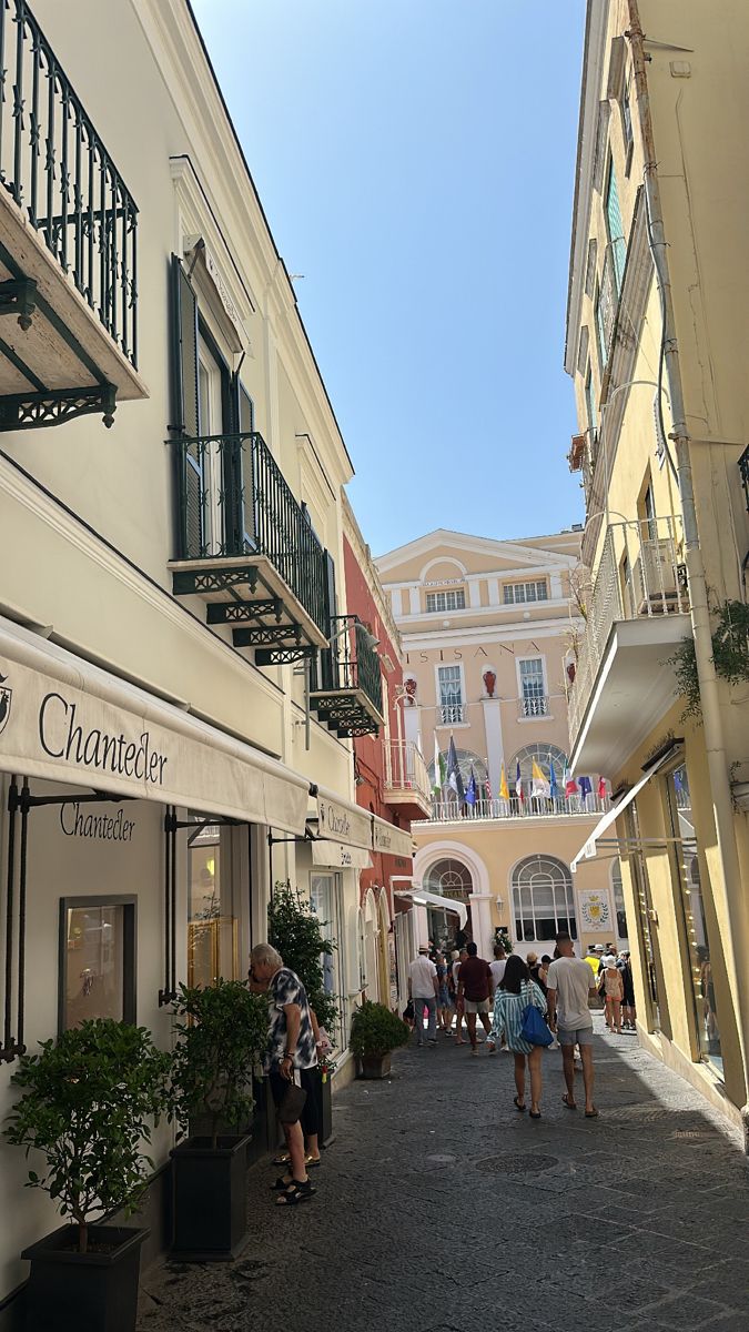 Shopping walkway in Capri Italy Capri Aesthetic, Capri Italy Aesthetic, Capri Aesthetic, Italia Aesthetic, Italy Capri, Euro Travel, Capri Italia, Italy Winter, Shopping In Italy