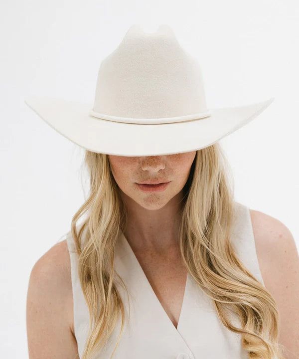 From coffee dates to country music festivals, the Teddy has you covered. With a true Cattleman crown + wide Western brim this classic, Western hat is sure to stand out in a crowd. Make this style your own by adding one of our custom had bands Off White Material - 100% Australian Wool Cattleman Hat, Men Hats Styles, Felt Cowboy Hat, Country Music Festival, Felt Cowboy Hats, Flat Brim Hat, Coffee Dates, Western Hat, Diamond Crown