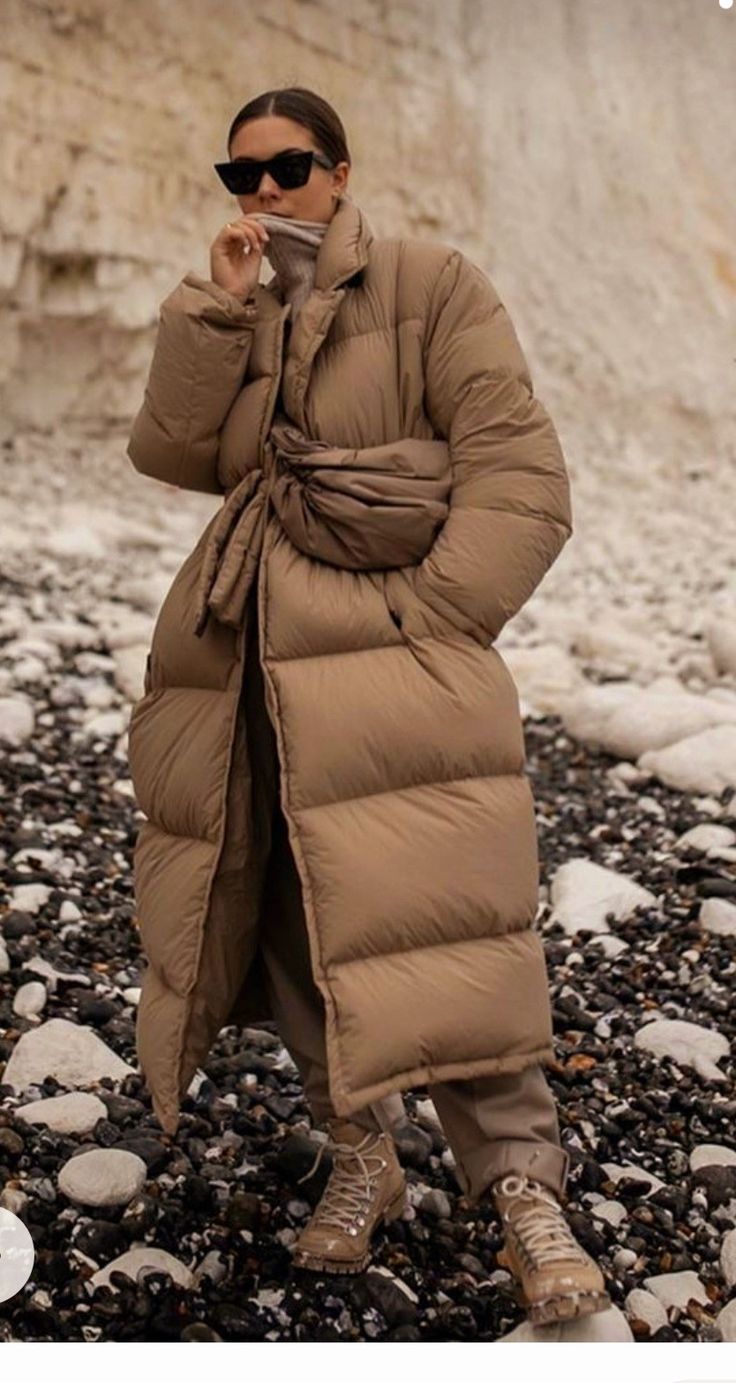 Fall Fashion Coats, Moda Paris, Long Puffer, Coat Outfits, 가을 패션, Winter Looks, Puffer Coat, Winter Outfit, Winter Style