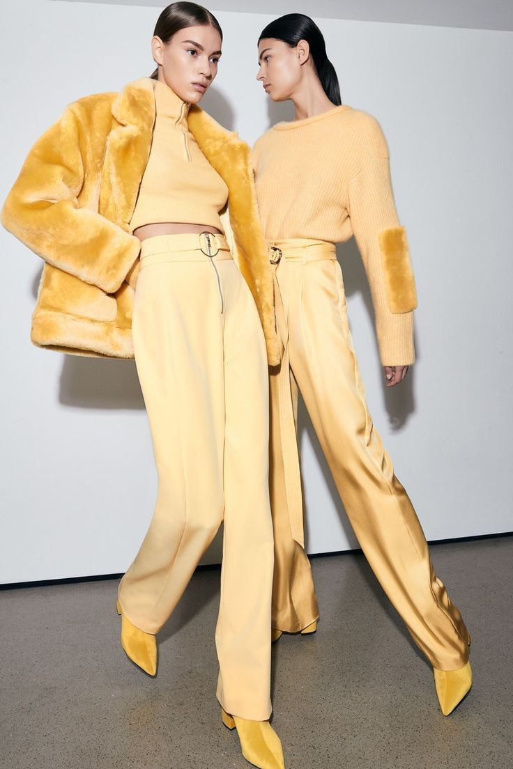 Pinterest: @samramic Ac/dc, Yellow Outfits, Sally Lapointe, Mode Editorials, Monochromatic Fashion, Monochromatic Outfit, Mode Inspo, Yellow Fashion, 가을 패션