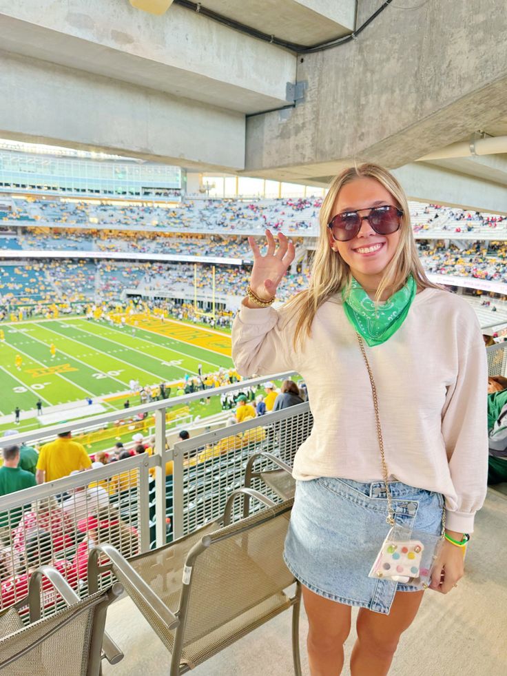 Game Day Cold Outfit, Baylor Game Day Outfit, Cold Gameday Outfit, Cold Gameday Outfit College, Baylor Gameday Outfit, Baseball Game Fits, Classy Preppy Outfits, Preppy College Outfits, Winter Gameday Outfit