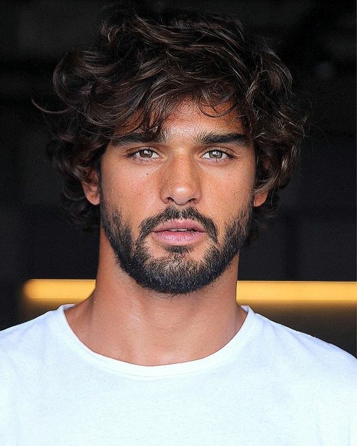 Marlon Teixeira Mens Facial Hair, Men Facial Hair, Facial Hair Styles, Men Facial, Hair Styles Ideas, Medium Short Haircuts, Wedge Haircut, Mens Facial, Men's Facial Hair