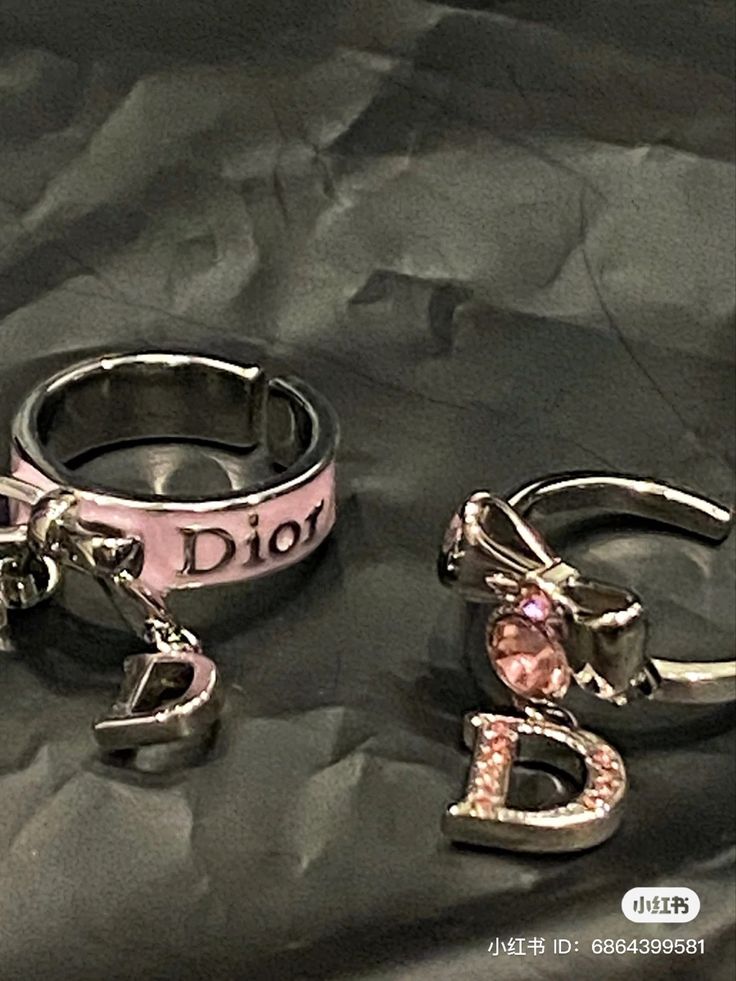 Mode Harajuku, Xoxo Jewelry, Girly Bracelets, Dope Jewelry Accessories, Rings Aesthetic, Wrist Jewelry, Luxe Jewelry, Jewelry Accessories Ideas, Dior Jewelry