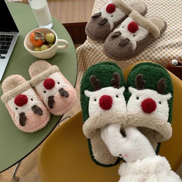 Add fun, love, and affection to your homely festive vibes with The Delia Christmas Reindeer Slides. A perfect family gift, it will surely enhance the charm of a long Christmas vacation celebration at your home. Buy it for yourself or use the reindeer-designed slides as a gift and see the faces of your beloved ones beam with a smile. FEATURES: Style: Closed toe Design: Reindeer/Christmas Season: Winter/Fall Sole material: PVC Vamp material: Soft and comfy fluffy fabric SIZING CHART: US WOMEN'S US Cartoon Giraffe, Cozy Shoes, Christmas Slippers, Fleece Socks, Animal Slippers, All Black Shoes, Kawaii Christmas, Winter Shoes For Women, Warm Slippers