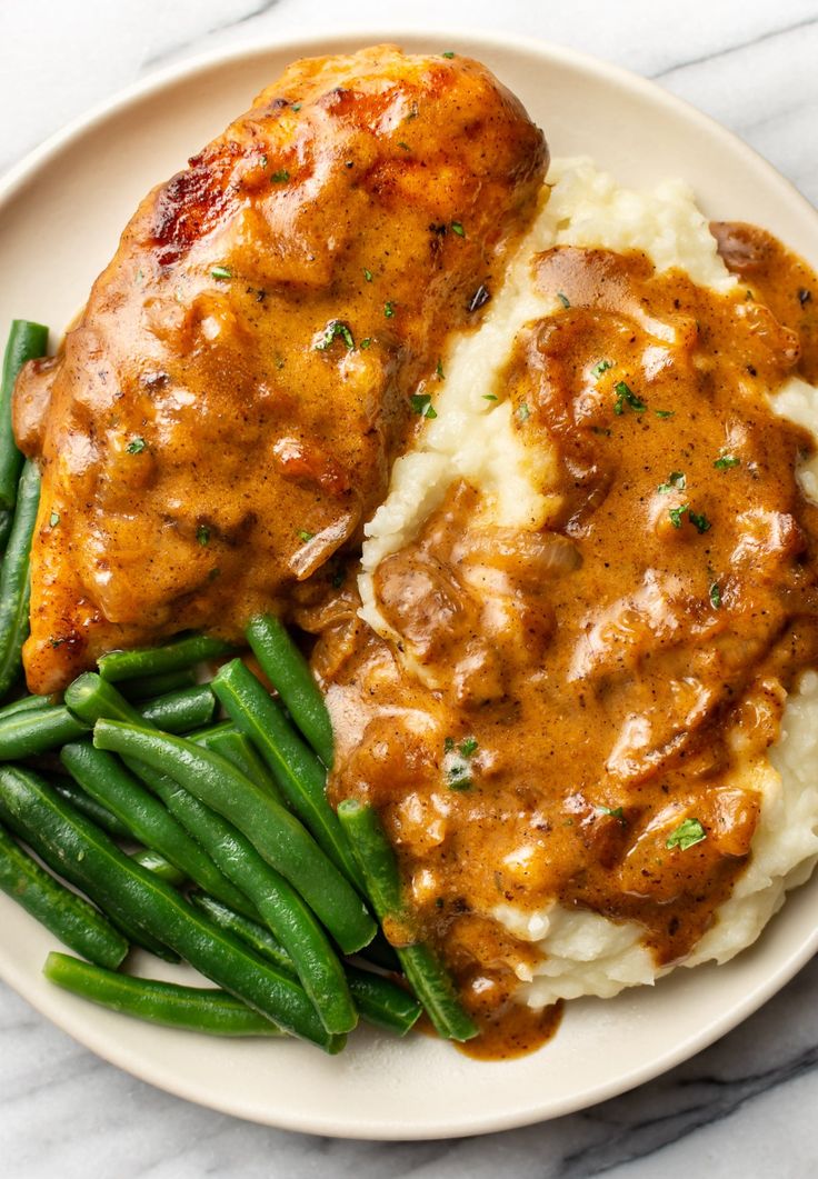 Smothered Chicken Breast, Smothered Chicken Recipe, Homemade Chicken Gravy, Smothered Chicken Recipes, Pork Chops And Gravy, Chicken Sauce, Smothered Chicken, Think Food, Chicken Dishes Recipes