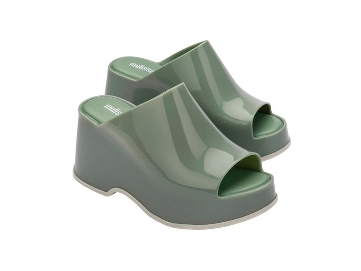 Throwback style meets current trends—that’s just how the Patty rolls. Lightweight and streamlined with a wide strap and a peep toe, these platform mules are true attention seekers, and the contrasting sole detail amps up the cool factor. Made from our revolutionary Melflex® PVC plastic, you enjoy more flexibility and comfort. Plus, they’re 100% recyclable. Modern Platform Slip-on Slides, Modern Slip-on Slides With Padded Heel, Modern Slides With Padded Heel, Modern Green Open Toe Mules, Trendy Open Toe Slides With Padded Heel, Trendy Slides With Cushioned Footbed And Open Heel, Modern Slides With Rubber Sole And Open Heel, Modern Slides With Open Heel And Rubber Sole, Trendy Round Toe Slides For Spring