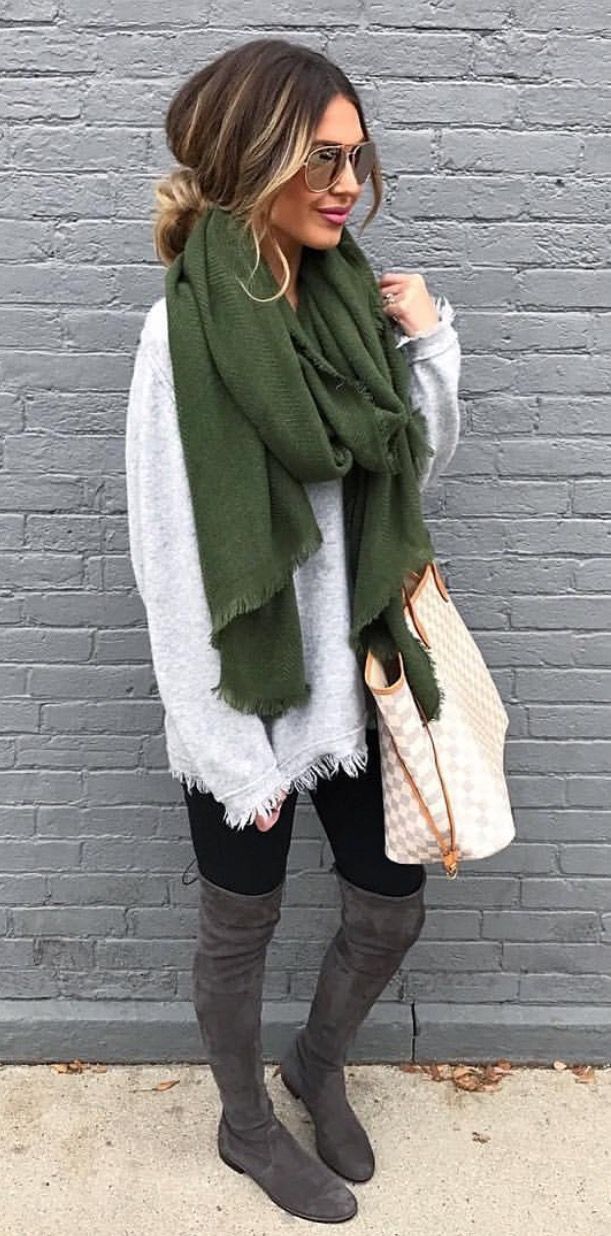 Military green, cream, & Grey Winter Fashion College, Chique Outfit, Stylish Winter Outfits, Summer Work Outfits, Legging Outfits, Closet Inspiration, Cute Winter Outfits, Outfit Trends, How To Wear Scarves