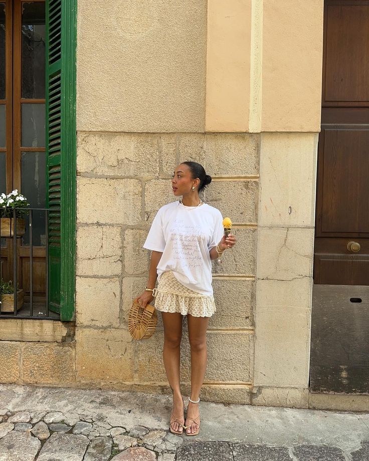 Hola Mallorca 🍋✨⭐️ Mallorca Home Aesthetic, Summer Outfits Colourful, Mallorca Spain Outfit, Majorca Aesthetic, Malta Outfit Ideas, Spain Photo Ideas, Cape Town Outfits, Mallorca Outfit, Italy Wardrobe