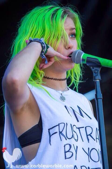 Jenna Mcdougall, Neon Hair, Green Wig, Hair Tape, Short Hair Wigs, Scene Hair, Hair Dye Colors, Cool Hair Color, Crazy Hair