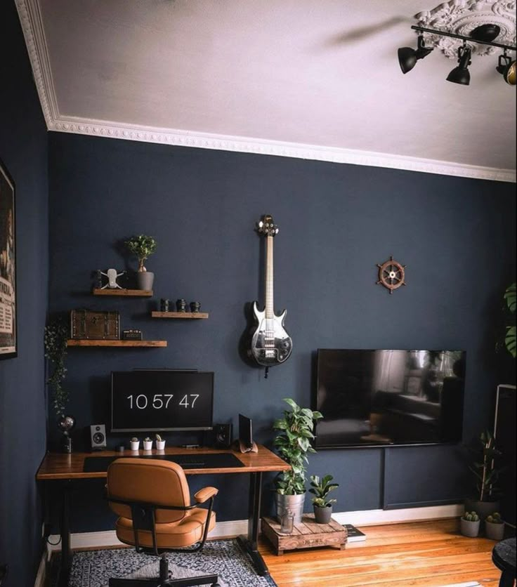 Blue rand warm room and desk inspo workspace Small Game Rooms, Mens Bedroom Decor, Home Music Rooms, Home Studio Setup, Bedroom Setup, Minimalist Room, Ideas Living Room, Home Office Setup, Room Makeover Bedroom