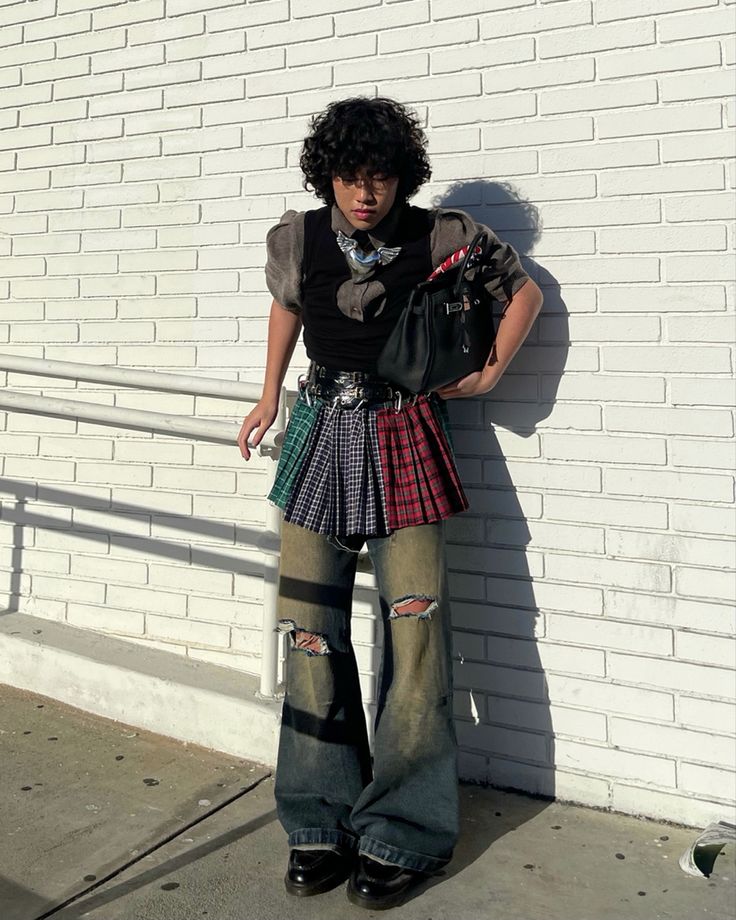 Nonbinary Alt Outfits, Nothingcore Fashion, Nonbinary Club Outfits, Queer Street Style, Gender Fluid Outfit, Soft Punk Fashion, Weird Fashion Aesthetic, Gender Nonconforming Fashion, Chaotic Fashion