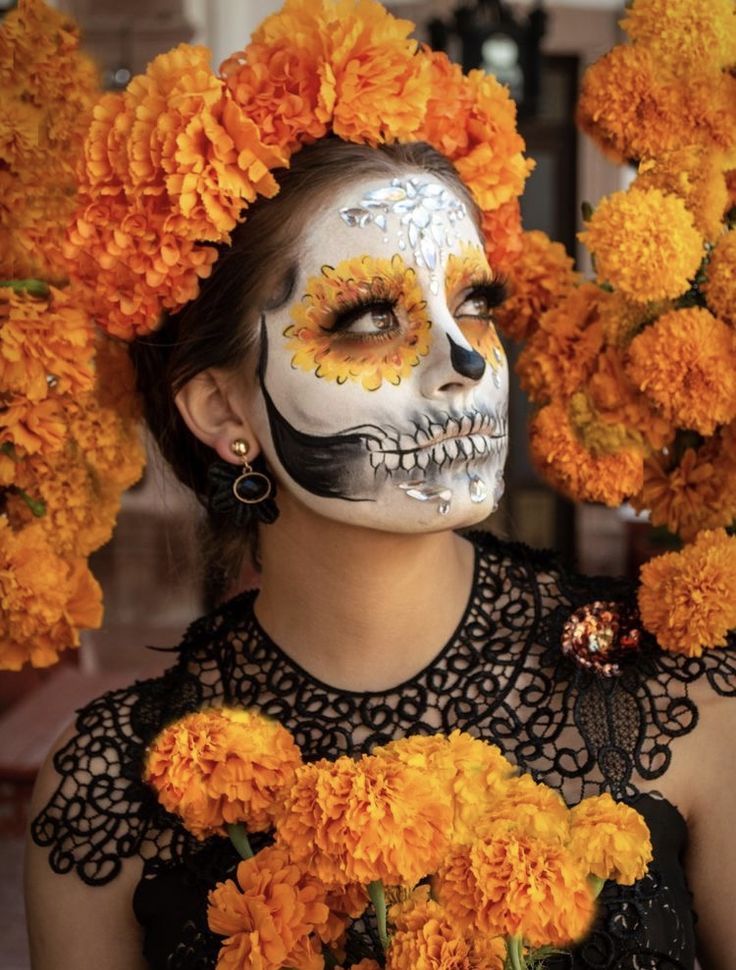 Catrina Costume, Catrina Makeup, Halloween Makeup Sugar Skull, Dead Makeup, Day Of The Dead Art, Sugar Skull Makeup, Face Paint Makeup, Cute Couple Halloween Costumes, Halloween Makeup Inspiration