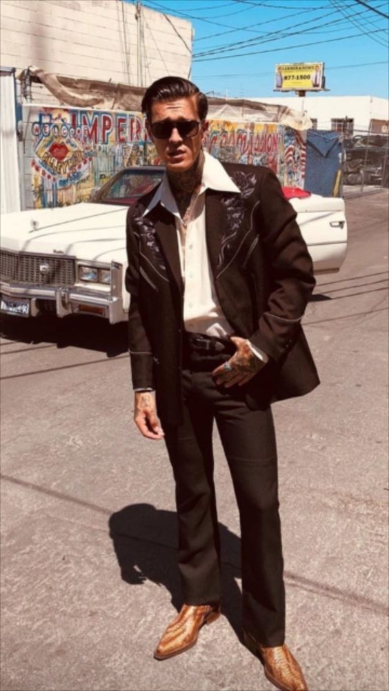 50s Rock Aesthetic, Formal 70s Fashion, 70s Italian Fashion Men, Mexican 70s Fashion, Western Street Style Men, 1970s Aesthetic Men, 70s Man Aesthetic, Retro Fashion Mens 80s, 70s Rock Style Men