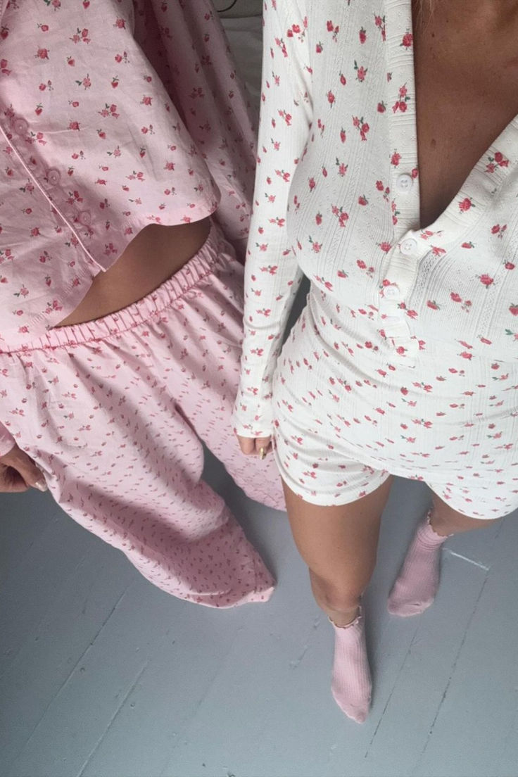 Pyjama Aesthetic, Pj Aesthetic, Pyjama Outfit, Sleepwear Aesthetic, Feminine Loungewear, Pajamas Aesthetic, Luxury Nightwear, Girls Pjs, Pink Pajamas