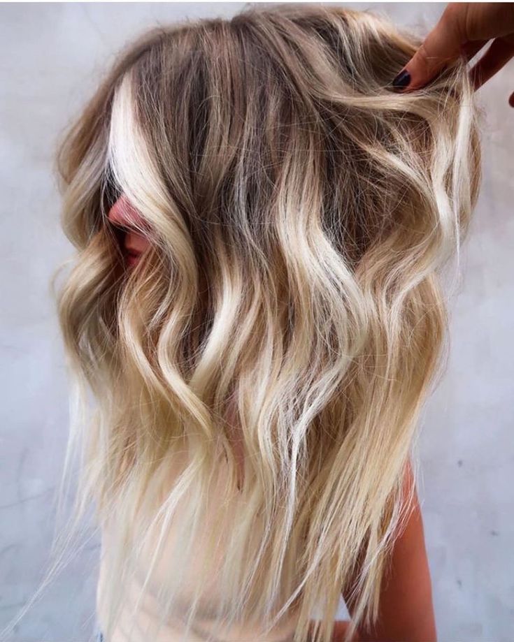 Bold Money Piece Hair, Colored Money Piece, Colored Money Piece Hair, Bold Money Piece, Money Piece Hair, Money Pieces, Money Piece, Blonde Hair Inspiration, Hair 2024