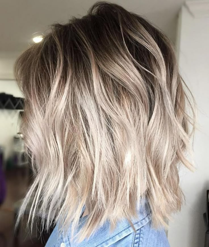 Ash Blonde Balayage Bob With Root Fade Blonde Balayage Bob, Ash Blonde Hair Colour, Balayage Bob, Balayage Blond, Blonde With Dark Roots, Ash Blonde Balayage, Blond Balayage, Balayage Blonde, Dirty Blonde Hair