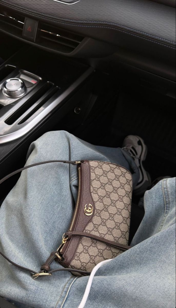 Gucci Baguette Bag, Trendy Designer Bags, Ophidia Mini Bag, Dhgate Finds, Aesthetic Purse, My Style Bags, Luxury Bags Collection, Purse Essentials, Handbag Essentials