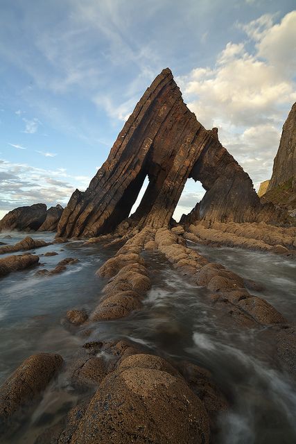 an image of rocks in the water