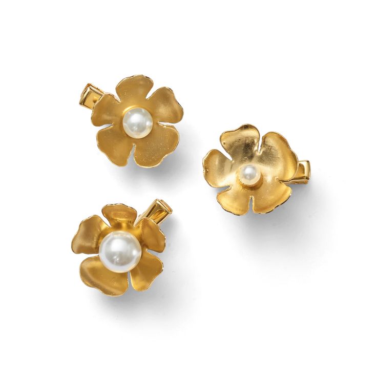 The clips trend is here to stay. The Philipa Pearl Flower set is a composed of three floral clips, each centered with a different sized pearl. Available in 14 K Gold Plate. Made in NYC Pearl Comb, Black Tie Optional, Glam Boho, Floral Comb, Halo Headband, Comb Set, Headband Jewelry, Cocktail Jewelry, The Modern Bride