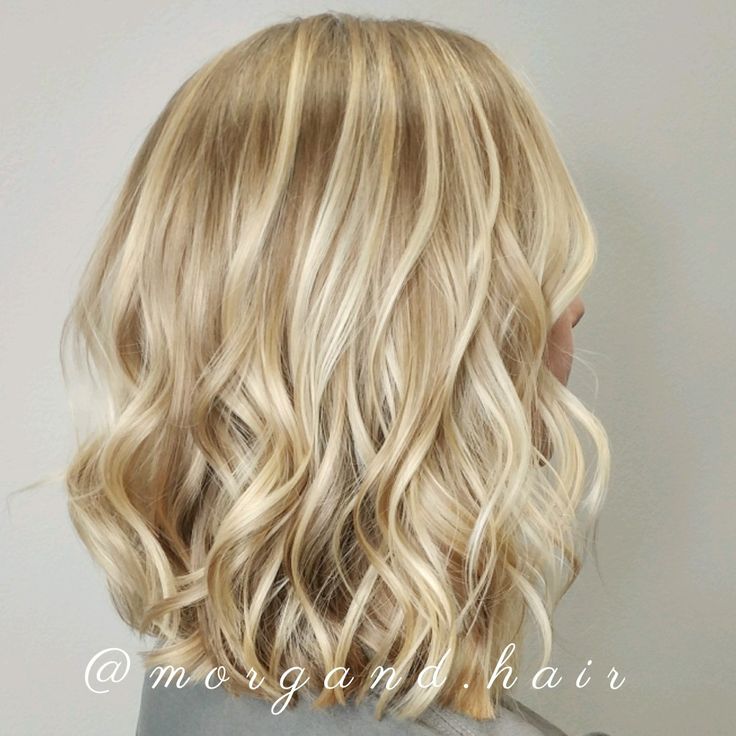 Balayage blonde shadow root platinum Blonde Shadow Root, Root Blonde, Warm Blonde Hair, Bright Blonde Hair, Blonde Highlight, Shadow Root, Blonde Waves, Layered Hairstyles, Silver Foxes