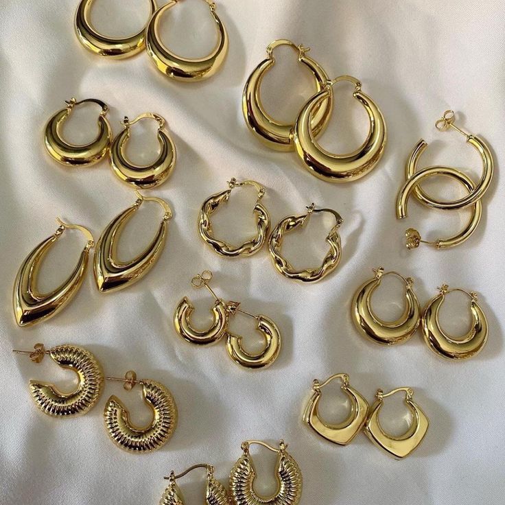 Trending Jewelry Gold, Trendy Gold Jewelry 2024, Earrings Trend 2024, Accesories Outfit Jewelry, Trending Jewelry 2024, Trendy Jewelry 2024, Jewelry Trends 2024, Classy Gold Jewelry, Gold Ear Jewelry