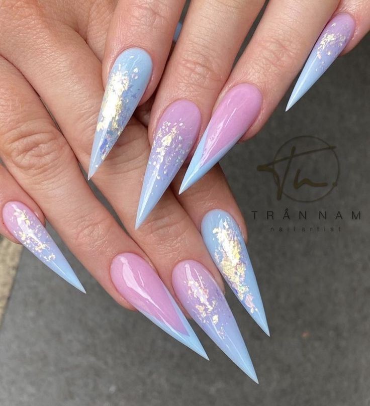 Nail Art Designs Pointy Nails, Baby Blue Nails Stiletto, Summer Pointy Nails, Blue Long Almond Nails, Baby Blue Stiletto Nails, Simple Stiletto Nails Designs, Blue Stiletto Nails Design, Stiletto Nails Blue, Summer Nails Stiletto