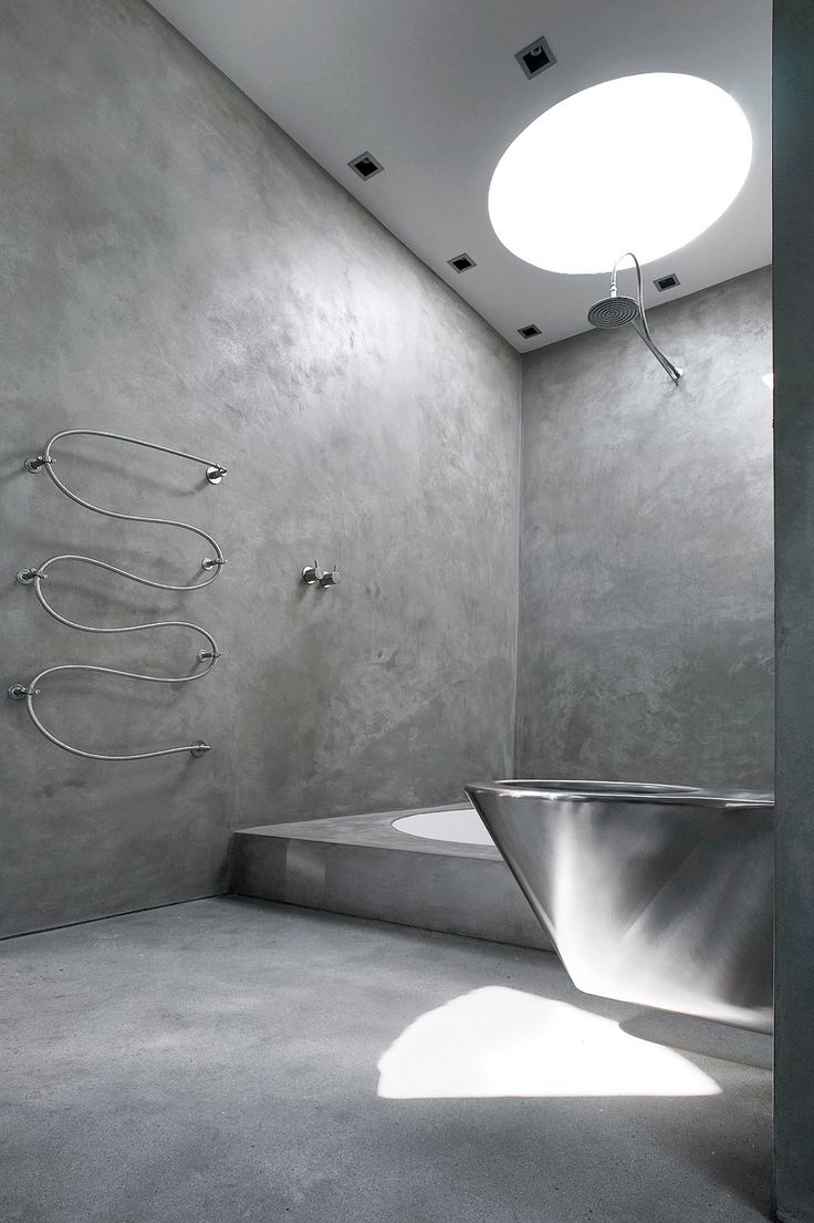 a bathroom with a sink, toilet and bathtub in it's center wall