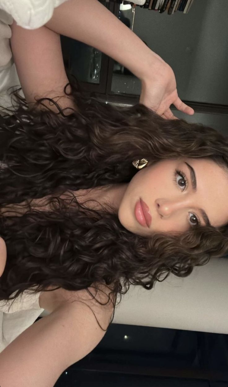 Amanda Diaz, Curly Hair Care Routine, Brown Curly Hair, Smink Inspiration, Curly Hair Care, Dream Hair, Long Curly Hair, Curly Girl, Aesthetic Hair