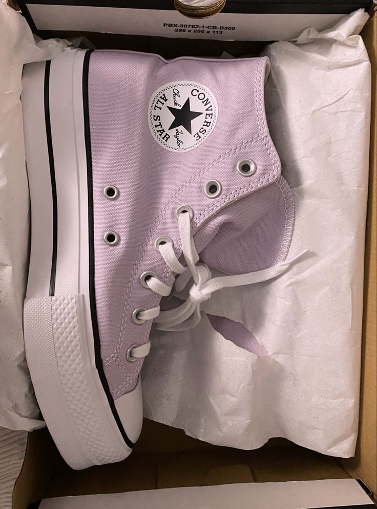 Zapatillas All Star, Converse Cute, Shoes Preppy, Cute Converse Shoes, Converse Aesthetic, Cute Converse, Pretty Sneakers, Trendy Shoes Sneakers, Dr Shoes