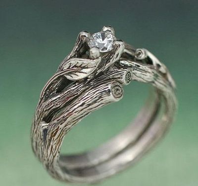 Beautiful ring! Tree Stem, Themes Wedding, Bijoux Art Nouveau, Gold Ring Sets, Put A Ring On It, Back To Nature, Dieselpunk, Pretty Jewellery, Engagement Ring Settings