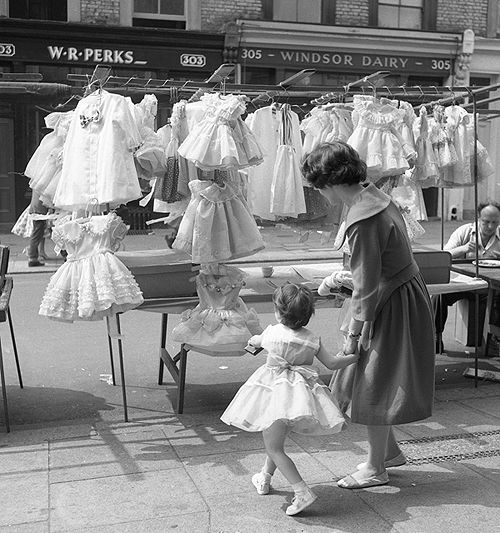 Vestidos Pin Up, Portobello Road Market, London History, Portobello Road, Fifties Fashion, Old London, London Love, Vintage London, Vintage Life