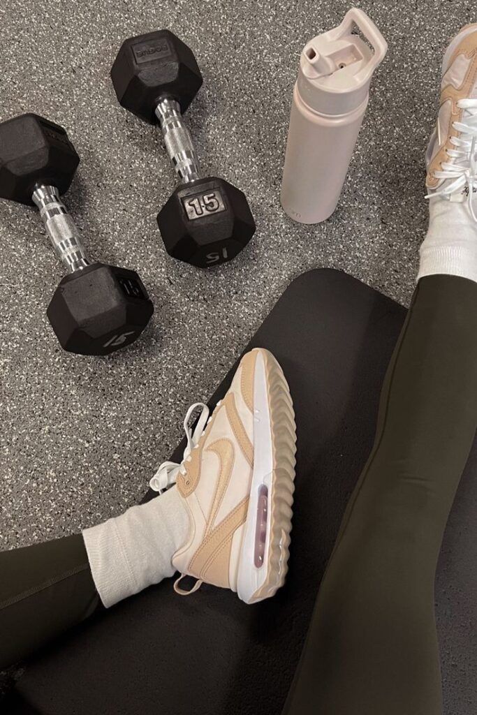 workout aesthetic | workout schedule | workout inspiration | workout outfits | workouts for flat stomach | workout at home | gym workout | strength training | gym rat #fitness #aesthetic #workout #workoutfitswomen #workouttips Fitness Training Aesthetic, F45 Aesthetic, At Home Workout Aesthetic, Workout At Home Aesthetic, Working Out Aesthetic Gym, Stomach Workout At Home, Workout Images, Workouts For Flat Stomach, Stomach Workouts At Home