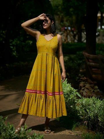 Western Dresses For Women Casual, Casual Frocks For Women, Frocks For Women Knee Length, Frocks For Women, Indo Western Dresses, Nostalgic Fashion, Indo Western Dresses For Women, Simple Frock Design, Western Dresses For Women