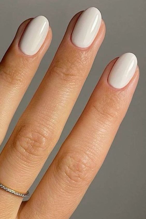 50 + White Nail Ideas Summer Solid Nail Colors, Nail Inspo Round, Extra Short Almond Nails, White Nail Ideas, Kylie Nails, Aesthetic Nyc, Milky Nails, Subtle Nails, Simple Gel Nails