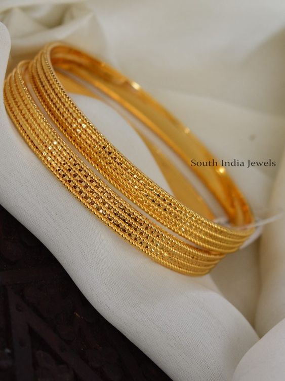 Four Bangles Set Gold, Gold Churi Design, Gold Bangles Design Modern, Real Gold Bangles, Bangle Designs Gold, Gold Kada Design For Women, Golden Ring For Women, Bangles Jewelry Designs Gold, Bangles Design Gold