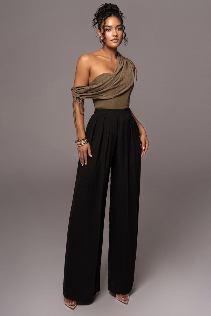 Drape Shirts For Women, Wide Leg Pants Going Out Outfit, Short Torso Long Legs Outfits Casual, Modern Boho Womens Fashion, Corset And High Waisted Pants, Modest New York Outfits Summer, Interior Designer Fashion Style, Lisa Bonet Bohemian Style, Flowy Pants Outfit Black Women