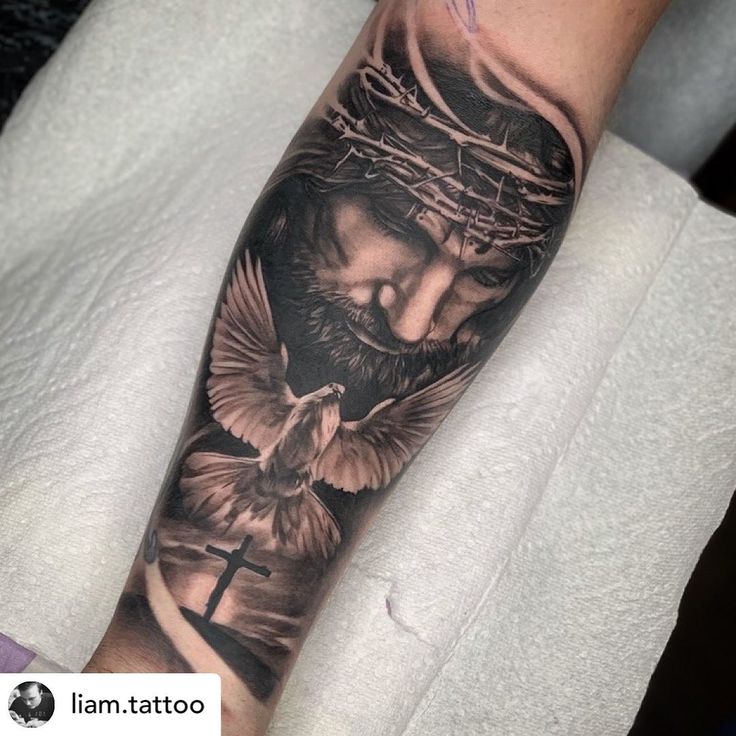 •••••••••••••• @liam.tattoo Awesome Jesus tattoo I got to do today. Thanks Devon! Done at... Jesus Tattoo On Arm, Jesus Forearm Tattoo, Jesus Hand Tattoo, Jesus Tattoo Sleeve, Christus Tattoo, Jesus Christ Tattoo, Jesus Tattoo Design, Crown Tattoos, Half Sleeve Tattoos Forearm