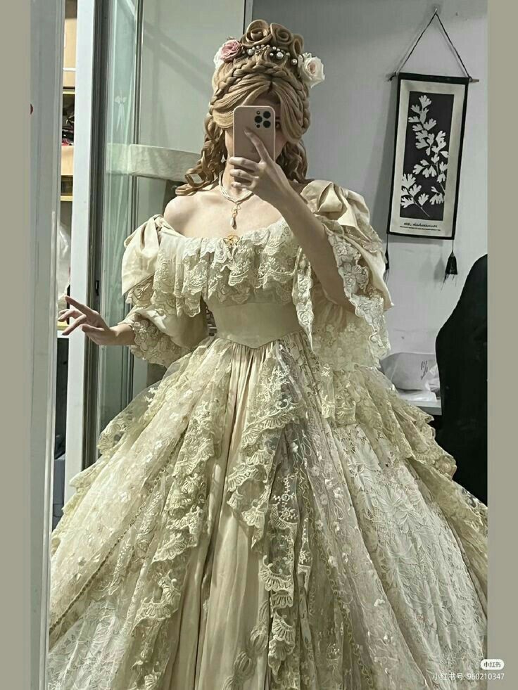 ♥♥♥♥♥♥♥♥♥♥♥♥ Beige Victorian Dress, Heavenly Wedding Dress, Royalty Dresses Princess, 1800’s Dress, Elegant Victorian Dresses, Ball Gowns 1800s, Roccoco Dress, Victorian Queen Dress, Royal Dresses Aesthetic