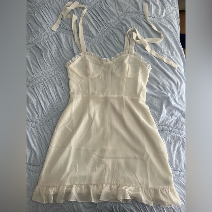 Super Cute White Dress With A Corset Vibe From Forever 21! I’ve Never Worn It, It Didn’t Fit :( It’s Xl But Fits M-L. Adjustable Straps And Zip Back!! Forever 21 Fitted Summer Sundress, Forever 21 Fitted Sundress For Day Out, Fitted Forever 21 Sundress For Day Out, Forever 21 Feminine Sleeveless Dress, Forever 21 Spaghetti Strap Mini Dress For Brunch, Chic Spaghetti Strap Mini Dress By Forever 21, Feminine Sleeveless Dresses By Forever 21, Feminine Sleeveless Dresses From Forever 21, Flowy Mini Dress With Sweetheart Neckline For Day Out