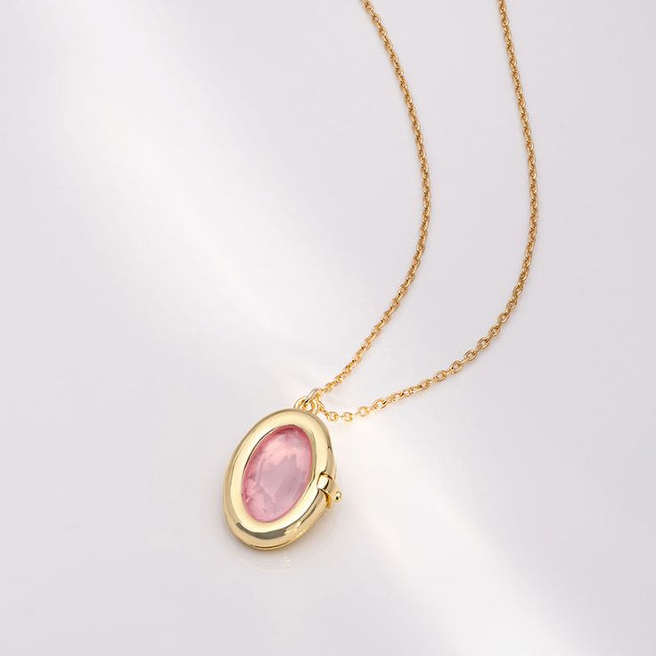 Unrealistic Wishlist, Aura Rose Quartz, Mood Jewelry, Gold Locket Necklace, Preppy Jewelry, Rose Gold Quartz, Jewelry Accessories Ideas, Dope Jewelry, Gold Locket