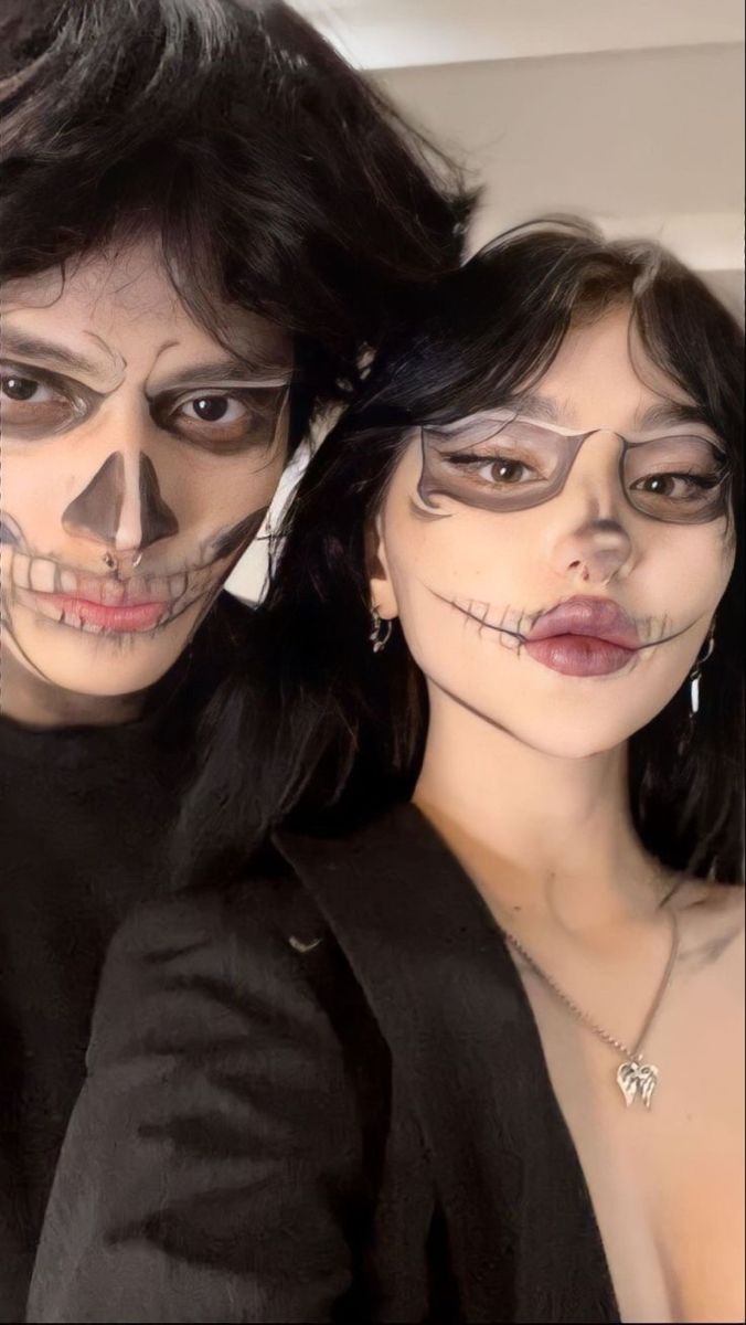 Couple Templates Rpw, Couple Poses Reference Cute, Easy Halloween Costumes For Couples, Unique Halloween Costumes For Couples, Aesthetic Couple Pics, Aesthetic Faces, Couple Template, Costumes For Couples, Famous Duos