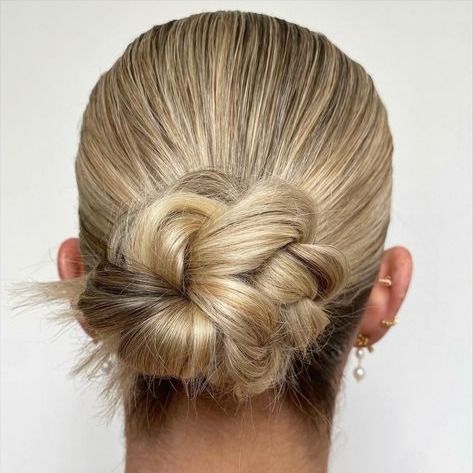 Clean girl slickback braided bun hairstyle #blonde #cleangirl #bun #braid #hair #hairstyle School Hair, American Beauty, Dream Hair, Clean Girl, Hairstyles For School, Aesthetic Hair, Hair Day, Pretty Hairstyles, Sweet 16