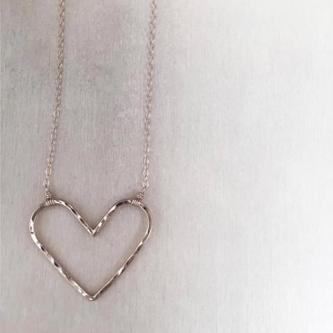 “Open your heart; hear the blessings all around you singing songs of love." An open... Single Diamond Necklace, Xo Necklace, Diamond Necklace Wedding, Diamond Circle Necklace, Hammered Jewelry, Open Heart Necklace, Diamond Heart Pendant Necklace, Open Your Heart, Diamond Necklace Set