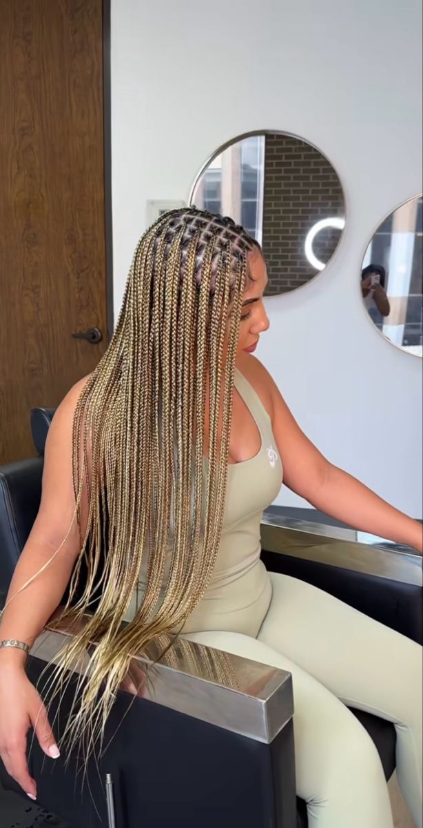 Blonde Box Braids On Black Hair, Highlighted Braids For Black Women, Highlighted Knotless Braids, Blonde Blend Braids Black Women, Blonde Ombré Knotless Braids, Blonde Braid Hairstyles For Black Women, Homey Blonde Knotless Braids, 4 27 613 Braids, Box Braids Hairstyles Blonde