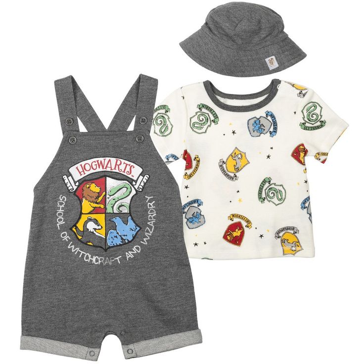 Hop on your broom and fly off to Hogwarts School of Witchcraft and Wizardry to enter the magical world of Harry Potter! Wearing this Harry Potter Short Overalls & Short Sleeve Graphic T-Shirt & Hat, approach the Sorting Hat to determine which House you will be in: brave Gryffindor, wise Ravenclaw, cunning Slytherin or kind Hufflepuff. Learn spells, potions, and general magic from professors like Severus Snape and Albus Dumbledore and go on adventures with Harry Potter, Hermione Granger, Ron Weas Hedwig Owl, Gryffindor Slytherin, Newborn Baby Boys, 3 Piece Outfit, Hogwarts Crest, Harry Potter Baby, Short Overalls, Harry Potter Outfits, Harry Potter Gryffindor