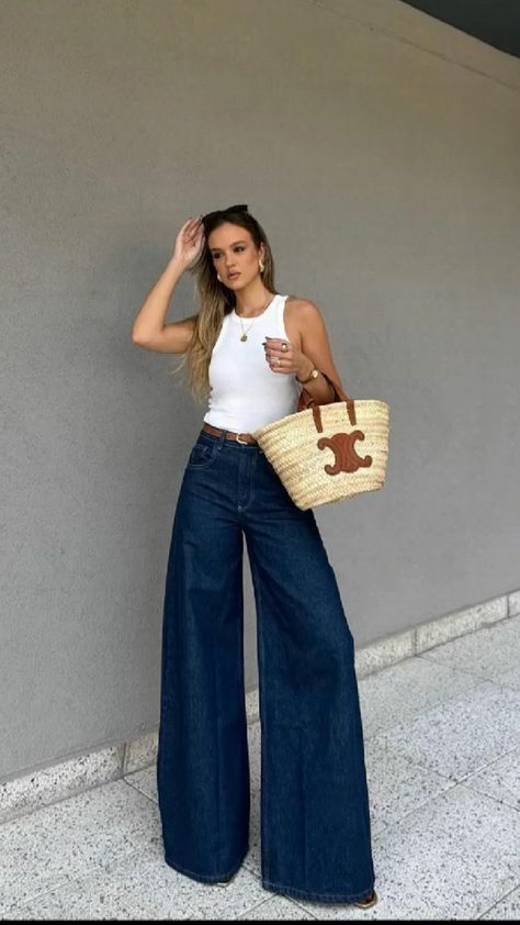 Outfit For Short Girl, Wide Leg Outfits, Bored Drawing, Wide Leg Jeans Outfits, Patch Pocket Jeans, Women Street Style, Wide Leg Outfit, Wide Leg Jeans Outfit, Looks Jeans