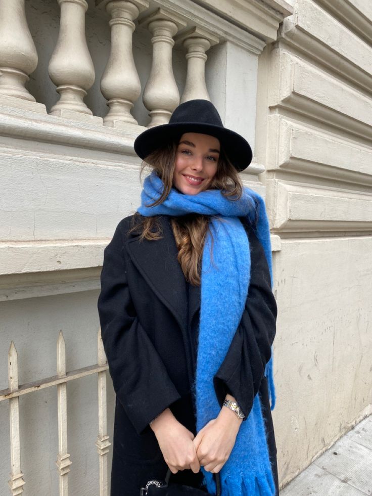 Navy Coat With Scarf Outfit, Marketer Aesthetic, Scarf Fits, Fall Video, Big Scarf, Woolen Scarves, Navy Coat, Scarf Outfit, Blue Scarf